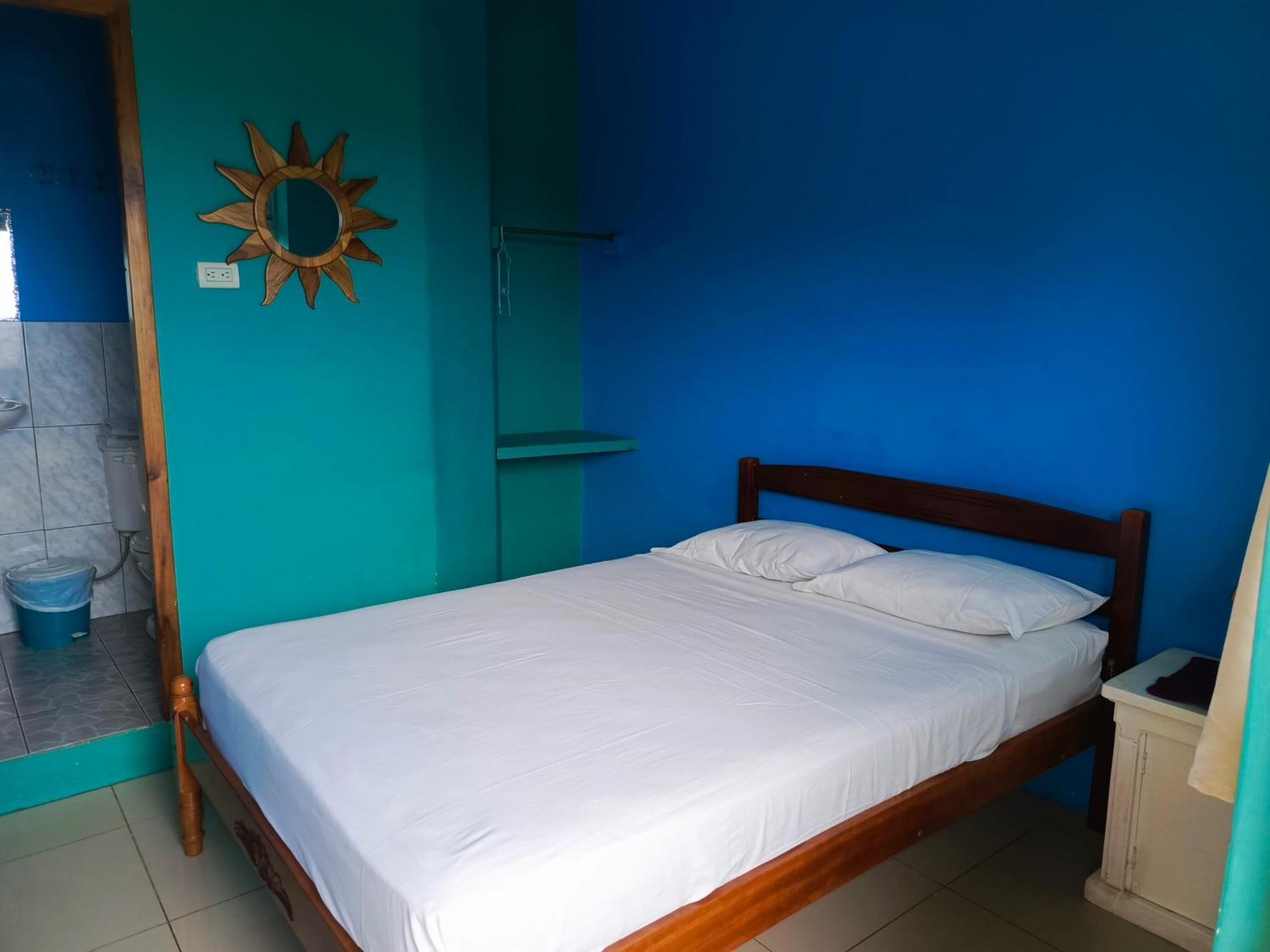 Hostal Alcazaba Puerto López المظهر الخارجي الصورة