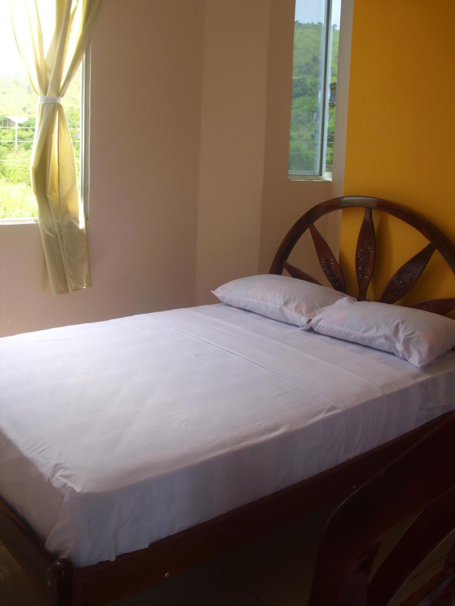 Hostal Alcazaba Puerto López الغرفة الصورة