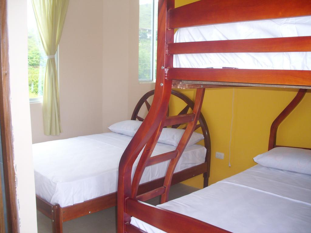 Hostal Alcazaba Puerto López الغرفة الصورة