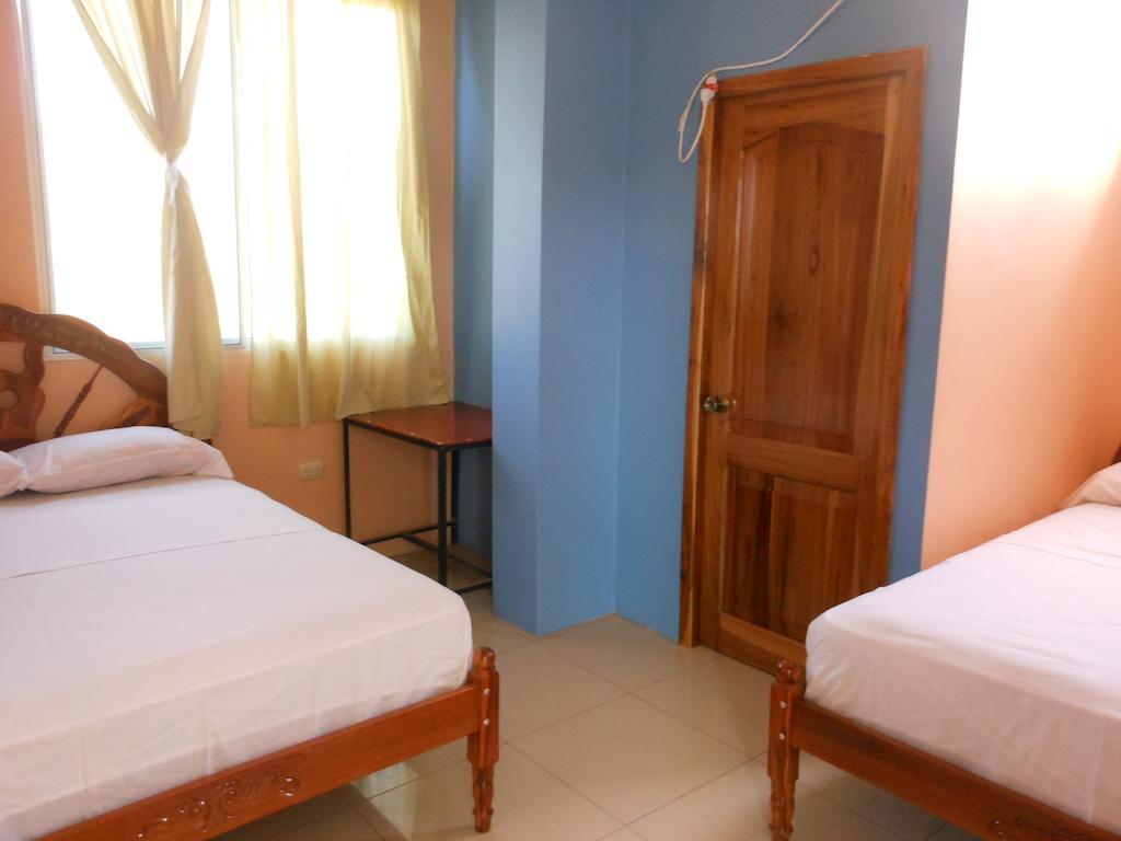 Hostal Alcazaba Puerto López المظهر الخارجي الصورة