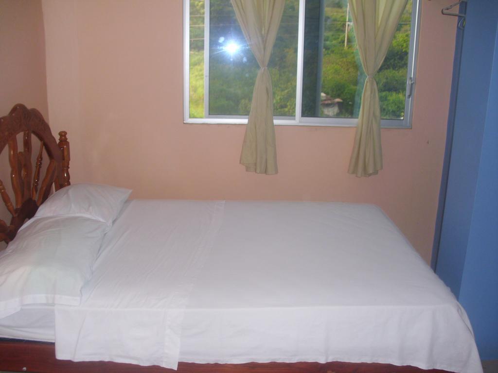 Hostal Alcazaba Puerto López المظهر الخارجي الصورة
